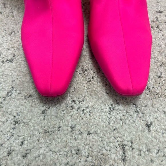 Steve Madden NEW 6.5 “Vakay” Pink Heeled socked Boots Stiletto Minimalist Design - Picture 5 of 16